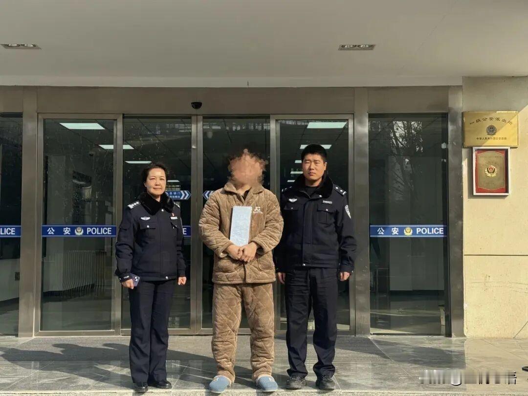 湖北大哥网购椅子，拆开竟多了块15公斤的银板，价值40多万，这事儿也太巧了！