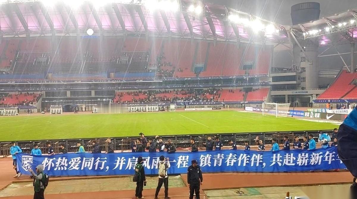 机票都快订好了，先昆明，后泰国。练体能，拉储备，一套流程走得明明白白。唯独一