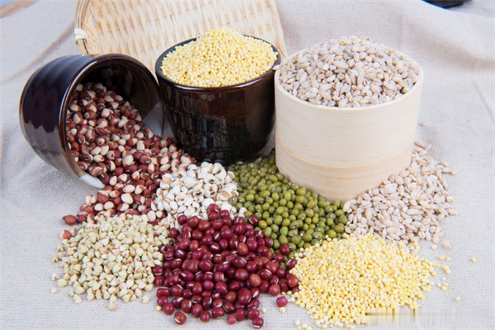 减肥一定要吃主食！即使在减肥也一定要适量吃主食。平时摄入主食较多的人，应该酌情降