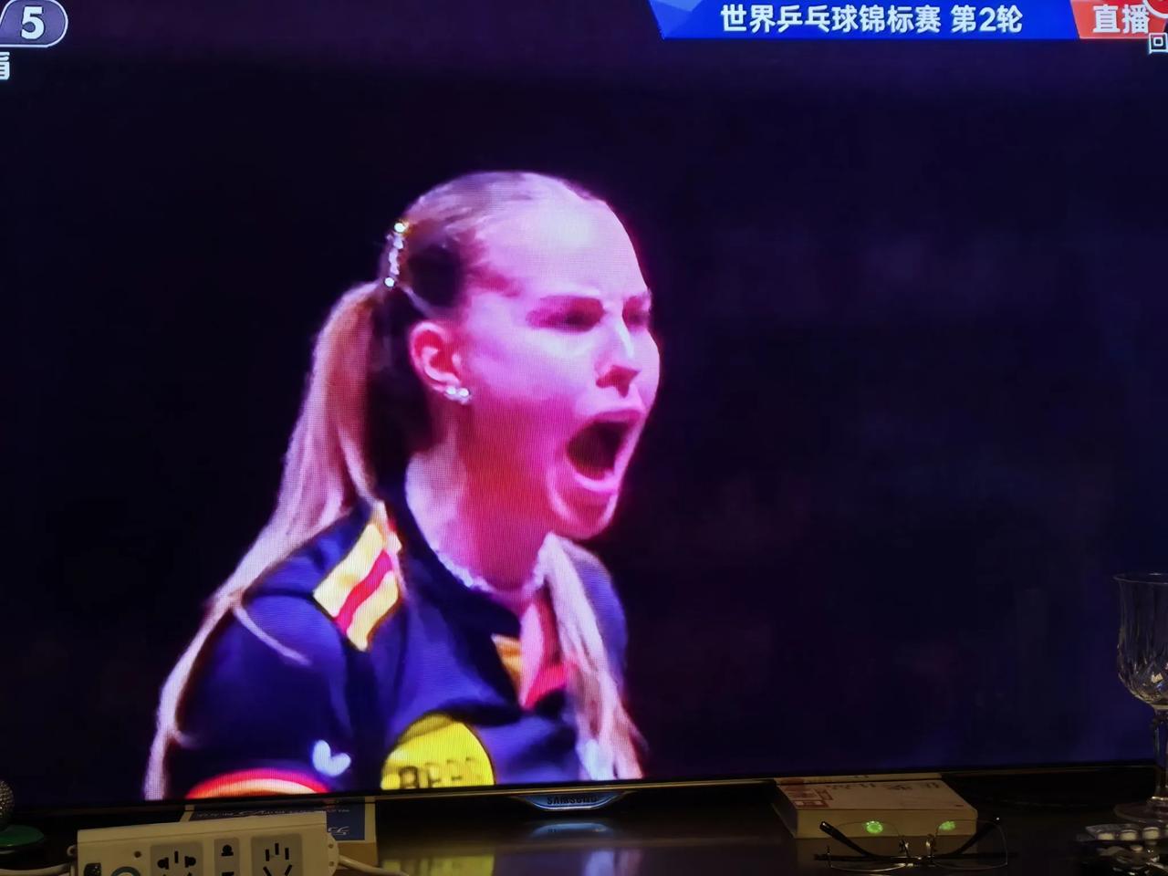 多哈世乒赛又现“女张本”5月20日，在多哈世乒赛女单1/32决赛里