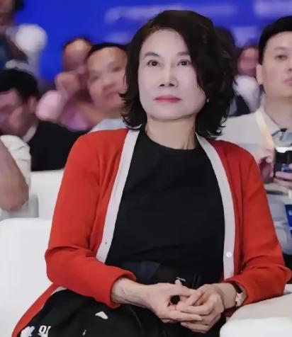 脸都不要了！北京、上海的家电卖场和仓库，格力新空调的箱子正面直接印着“全铜管”