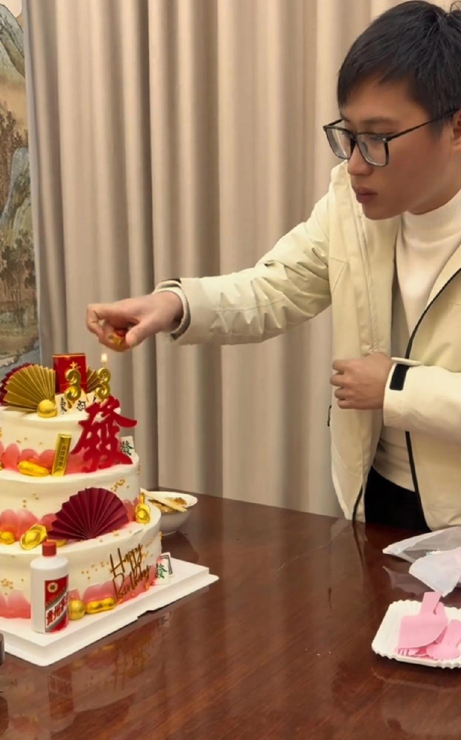 梁志辉跟着爸爸的姓氏还是跟着养家的姓氏，梁妈妈有话说，这次梁妈妈很不客气，自己的