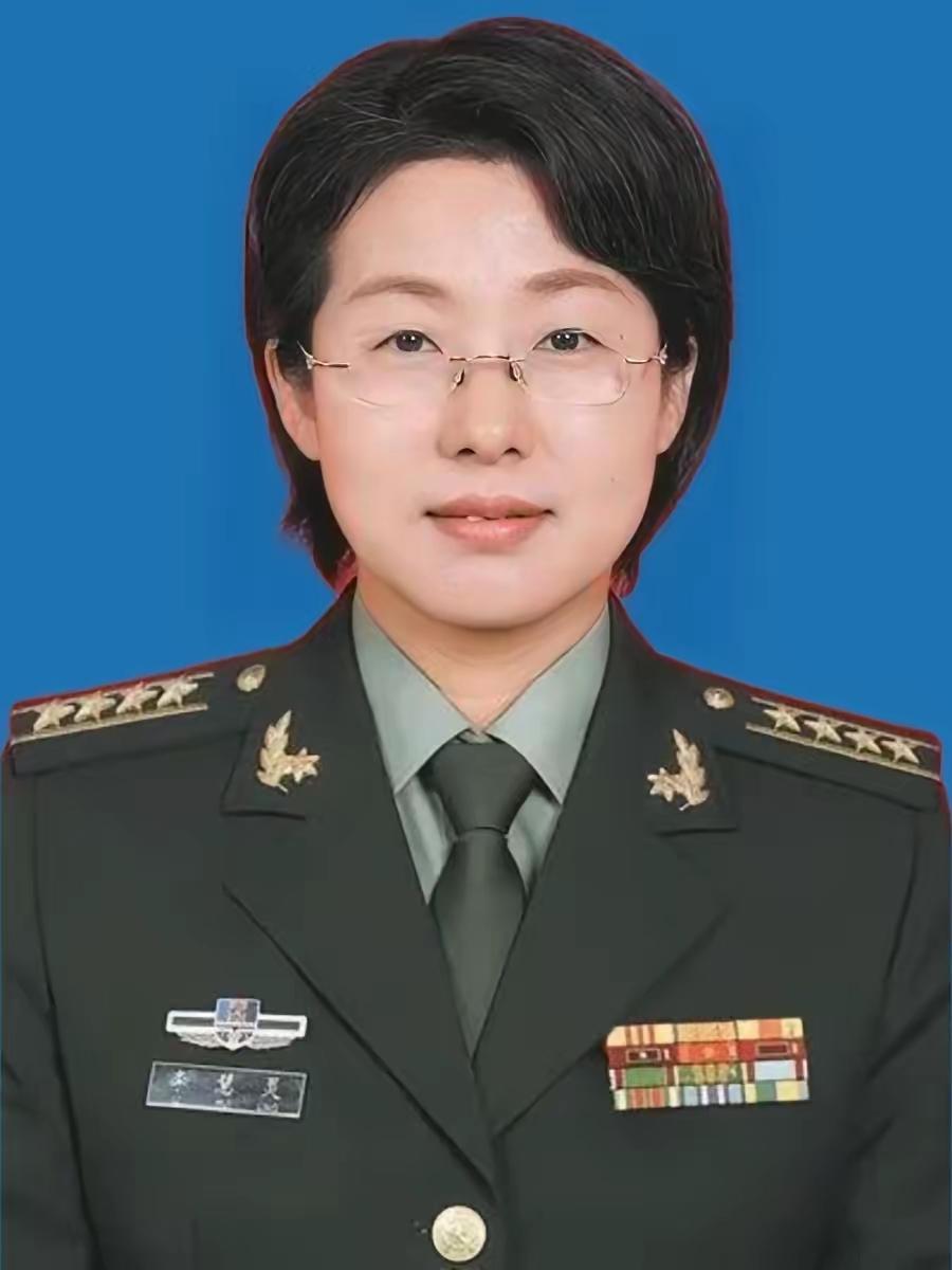 李慧灵，1975年12月出生，汉族，中共党员，现任解放军总医院海南医院热带医学研