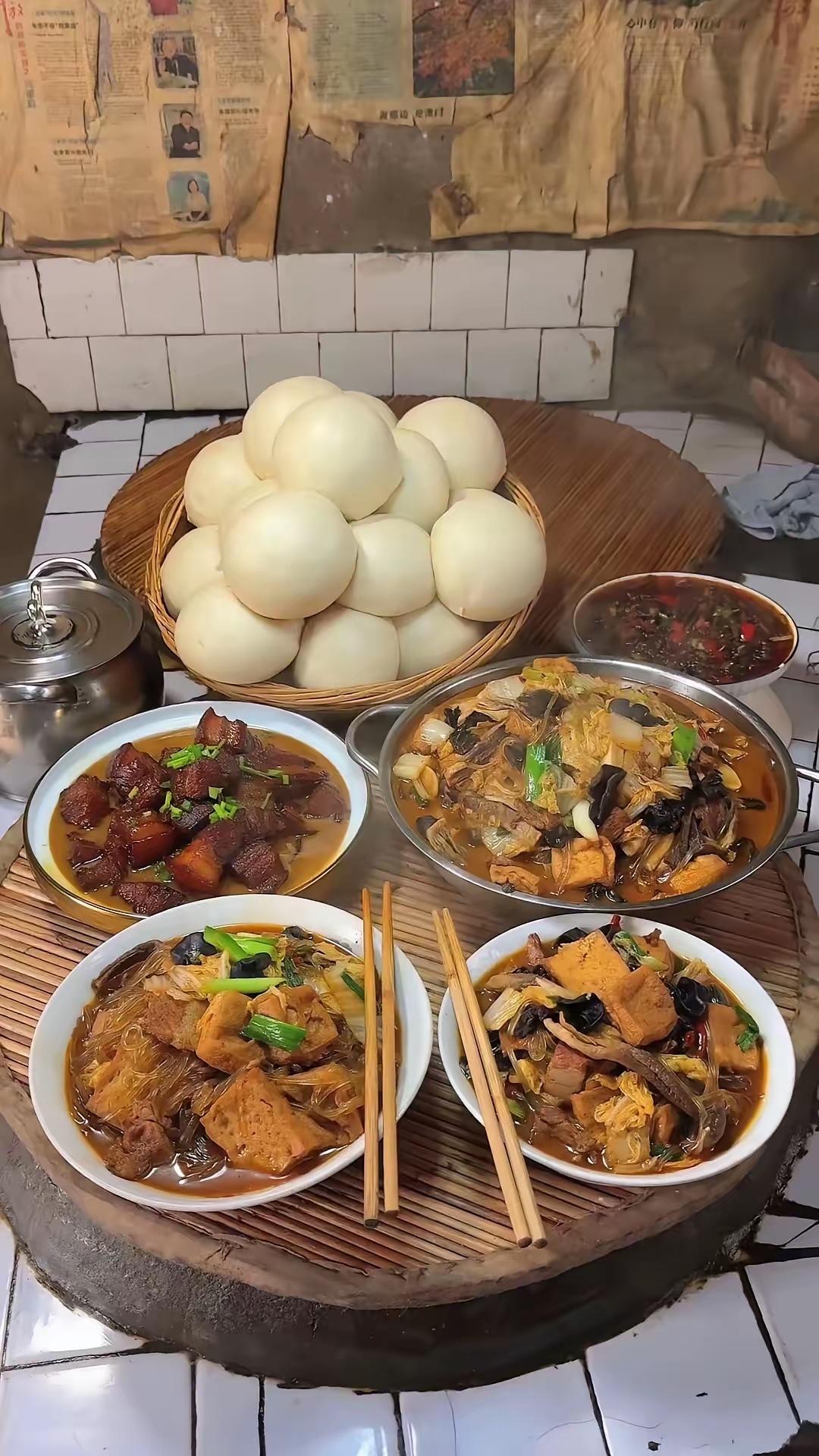女儿女婿结婚七八年了，年年中秋回我家吃饭，从来不带任何礼品。我每次都早起买菜，忙