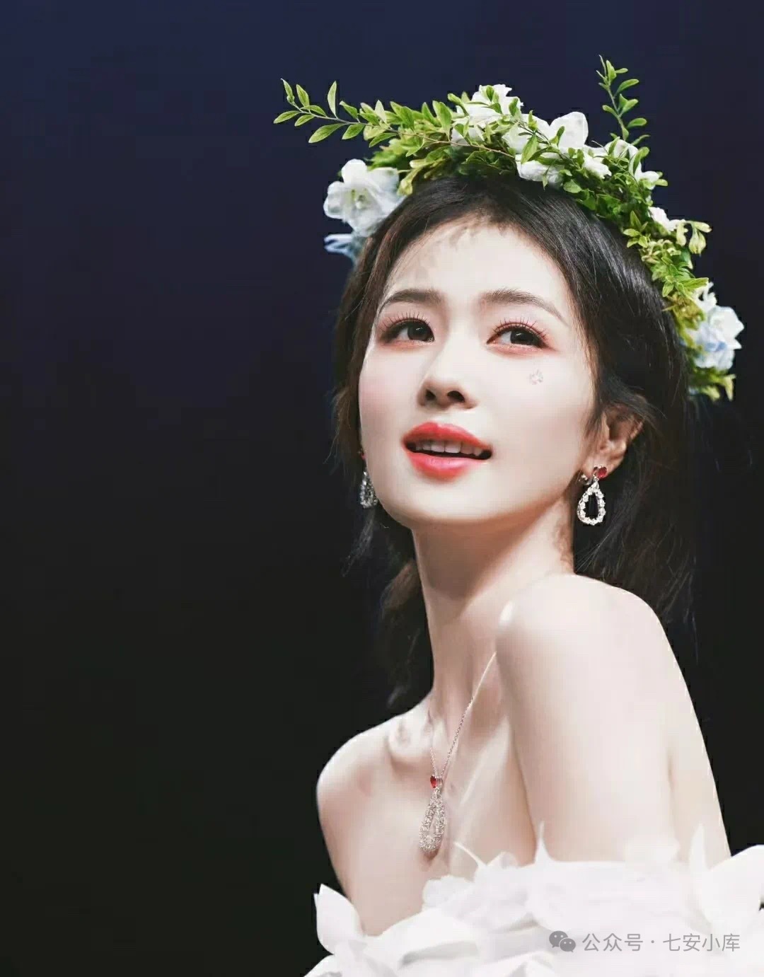 白鹿我是穿着婚纱嫁给了我的鹿茸们​​​