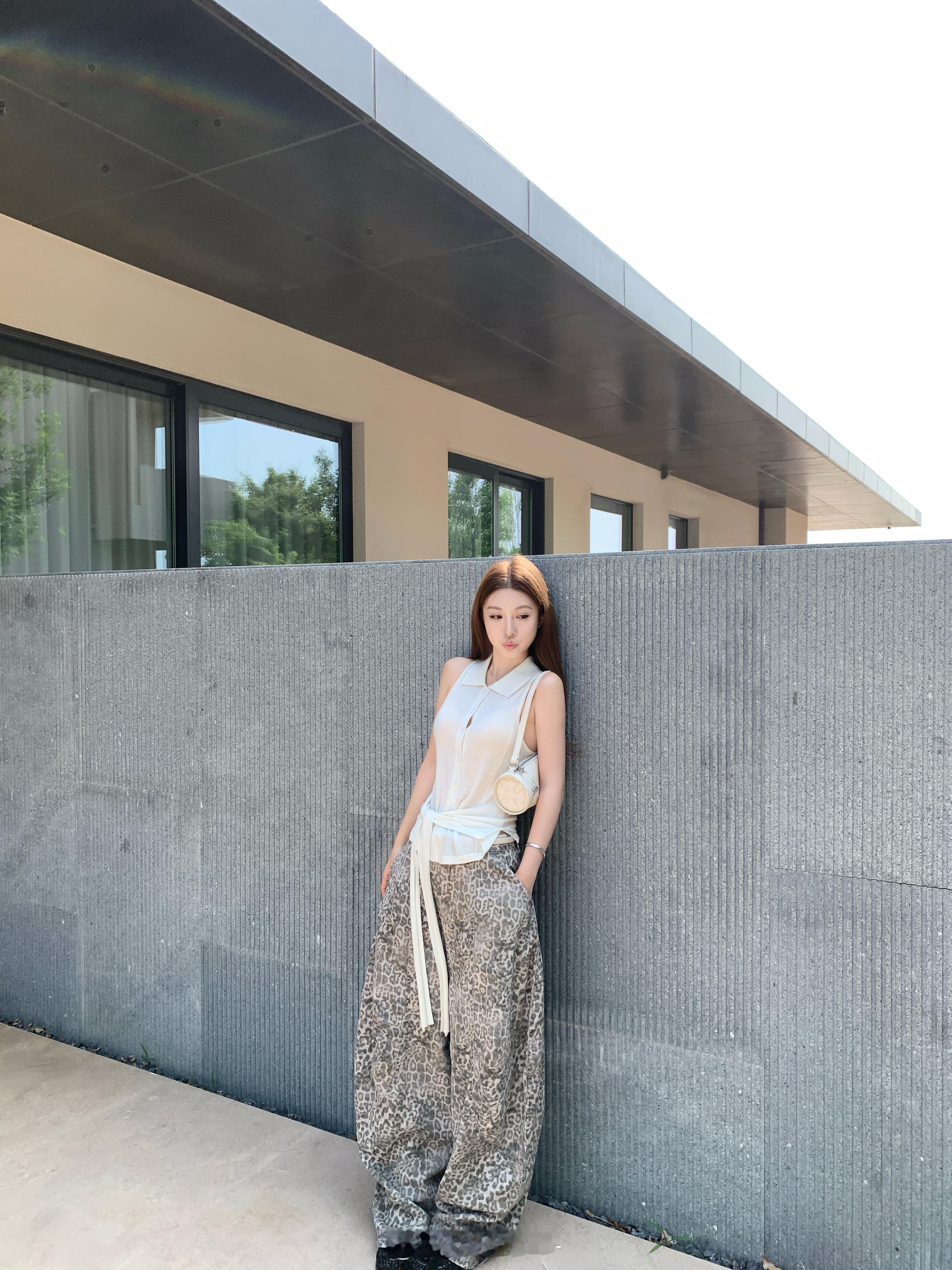 🐆🍃谁懂这条豹纹牛仔裤的含金量！本期的工作室小伙伴的心头好之一！！！一年四季
