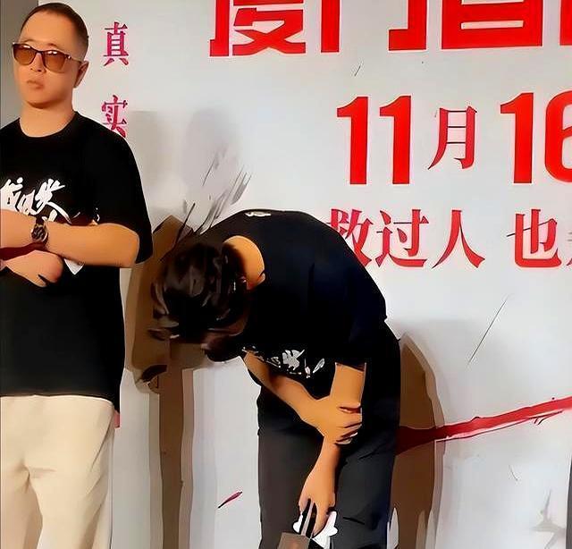 叶柯直播突然现身，宣布与黄晓明分手，女儿由黄晓明母亲照顾。叶柯产后三个月状态良好