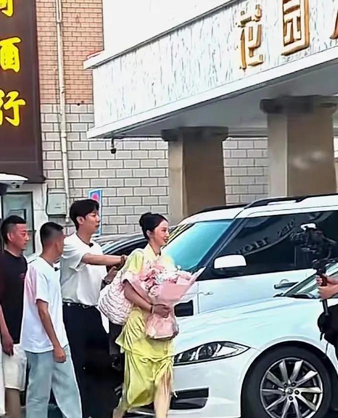 张维伊在大同办婚礼是家里人都在大同，办婚礼的方便程度肯定首选大同，这个可以理解。