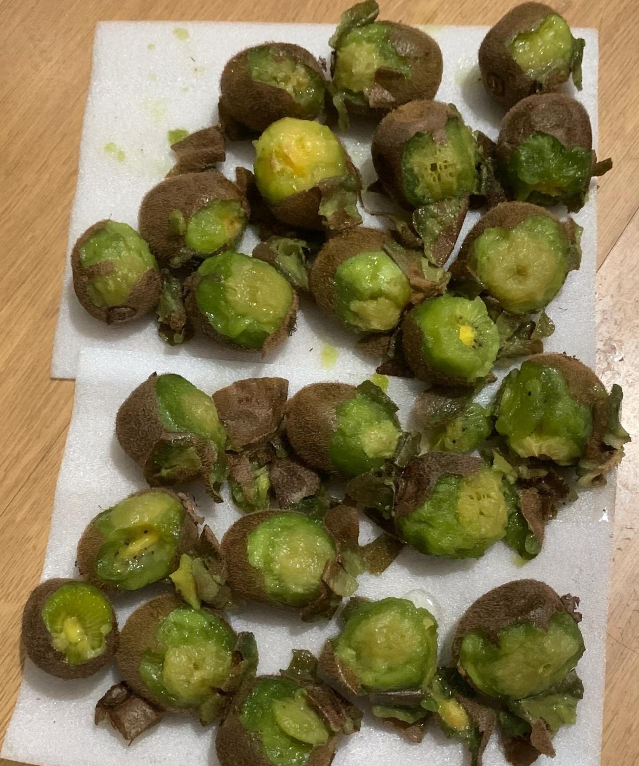 建议大家别再买猕猴桃了！我发现，现在的猕猴桃跟以前的完全不同了。以前买的猕猴