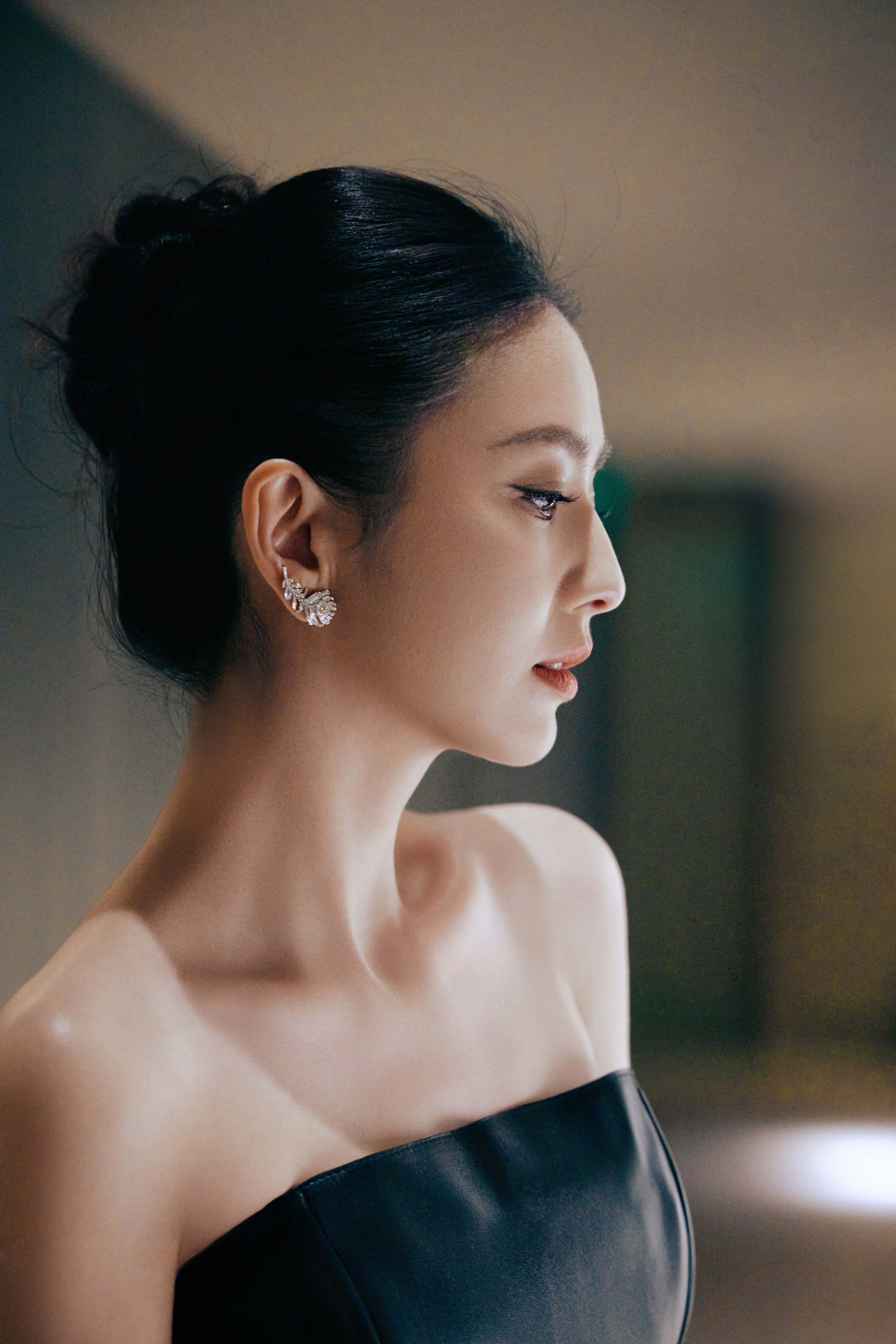 佟丽娅👩🏻‍🎨Wallpaper中文版设计大奖利落轮廓衬从容气场