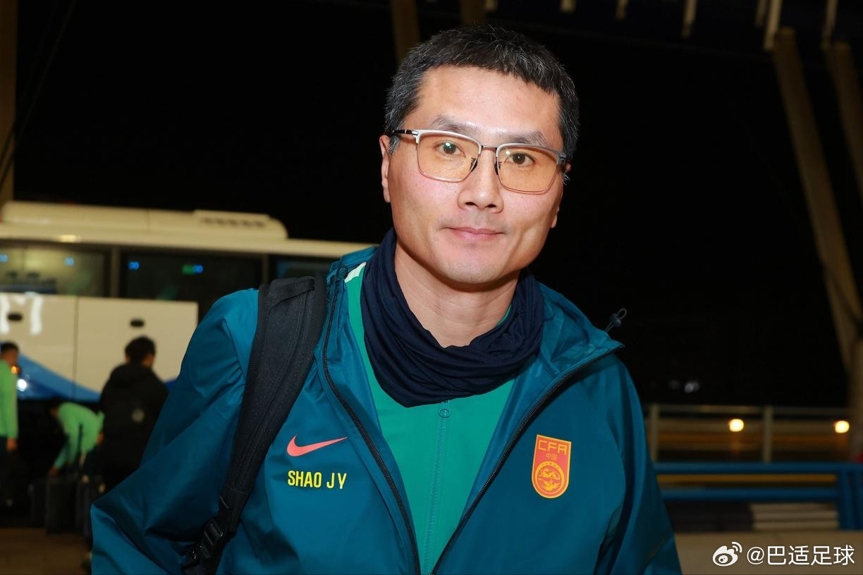 国足将迎战“荷兰三队”库拉索……这支球队清一色荷兰和库拉索双重国籍，可以看成是一