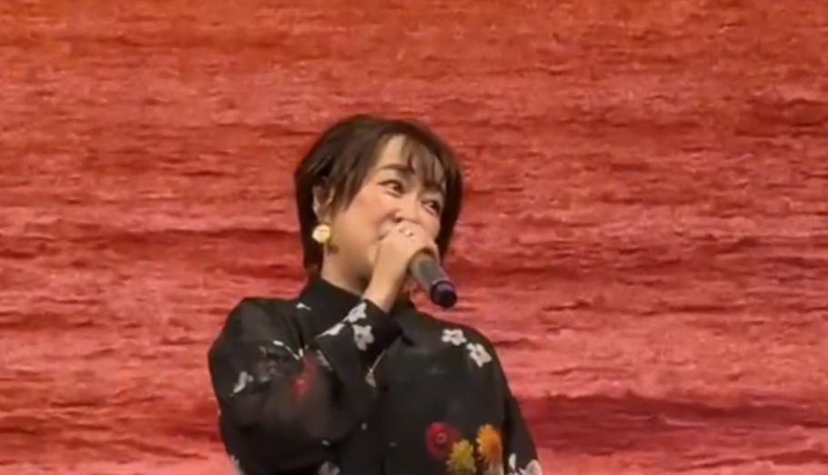 上海文旅终于做了一件让全国人民都看得起的事情：日本歌手大槻真希在台上演出的时