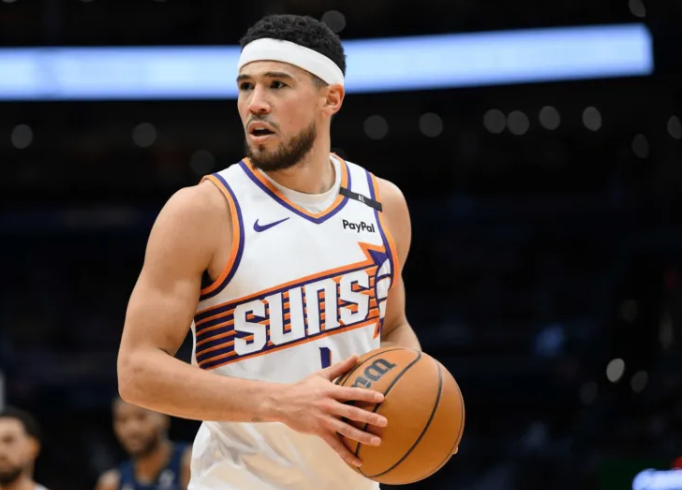 NBA常规赛，太阳以115-102战胜快船。德文-布克首发出战37分钟，全场2