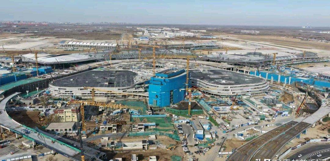 别再信“天赋论”了，那全是弱者的借口。赵本山的剧组里，有过一个只配有三句词的龙