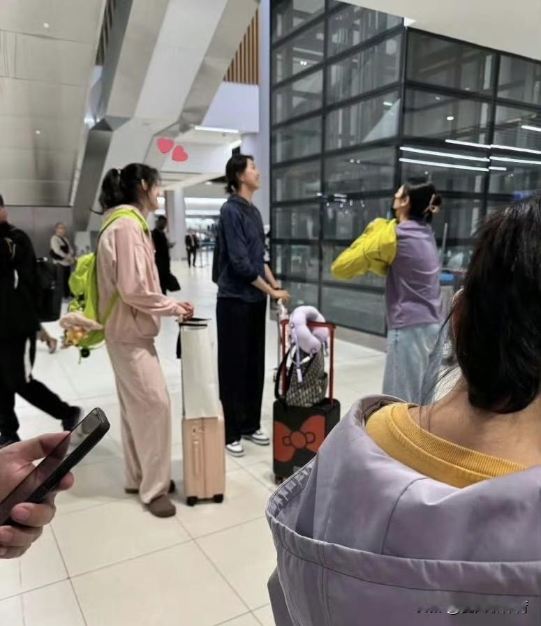 天津女排经过十几个小时的长途飞机✈️飞行！平安抵达天津！看到李盈莹在社交媒体平台