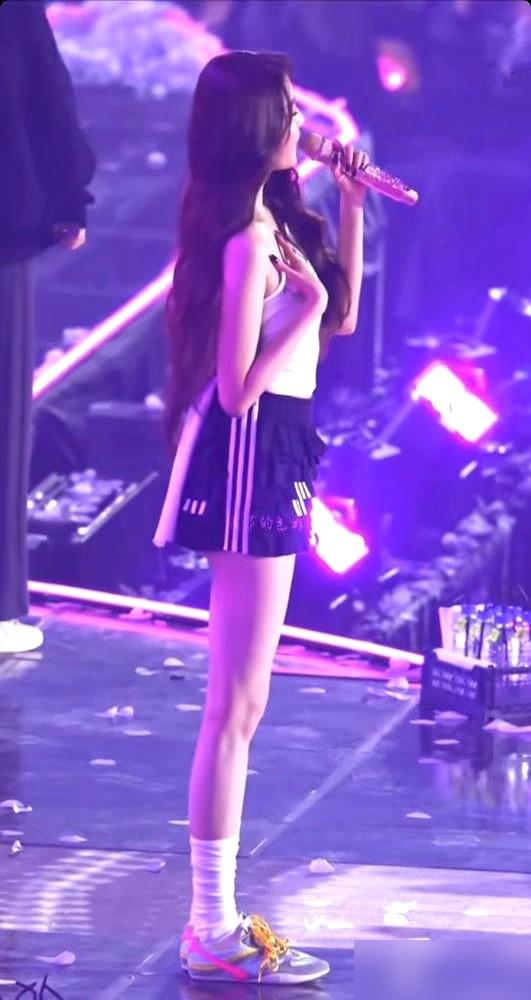 21岁的张元英，拿7400万现金，砸开了韩国财阀的门。经纪公司说，买房是“为