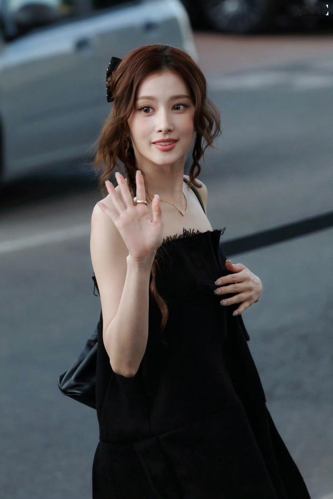 漂亮灵动得不像人族长相….✨​​​