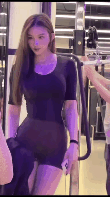 健身的女人更自信。