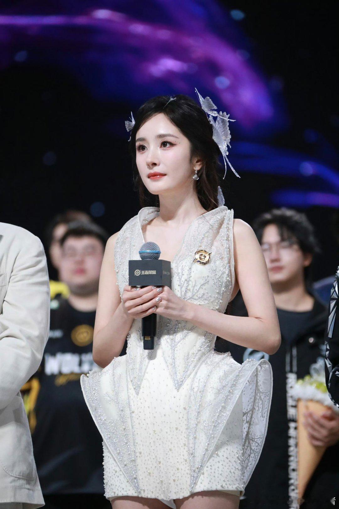杨幂、程潇、鞠婧祎线下活动生图状态​​​