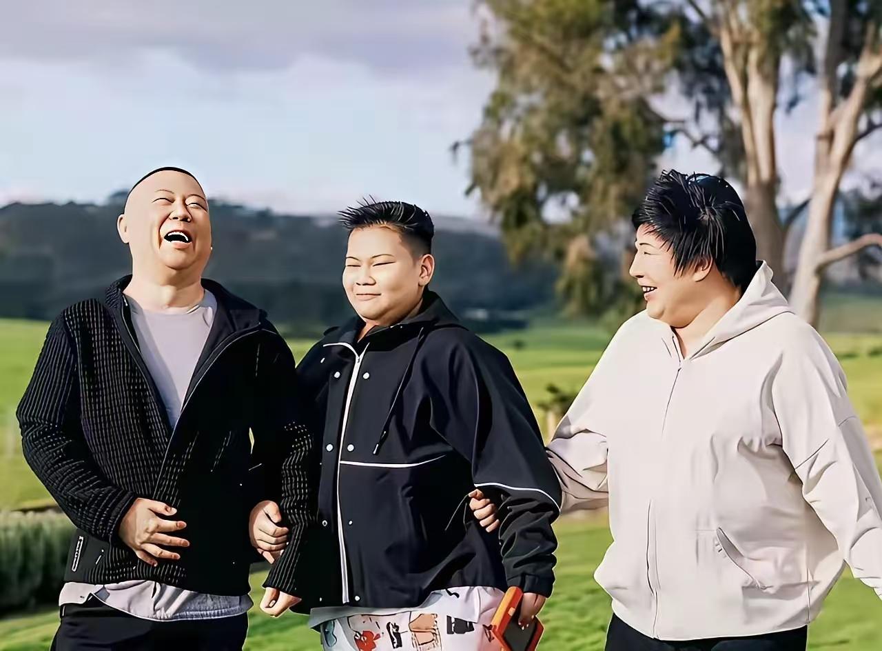 郭德纲、王惠夫妇与小儿子郭汾阳在澳洲度假。据说，这夫妇俩特别宠这小儿，郭麒麟倒是