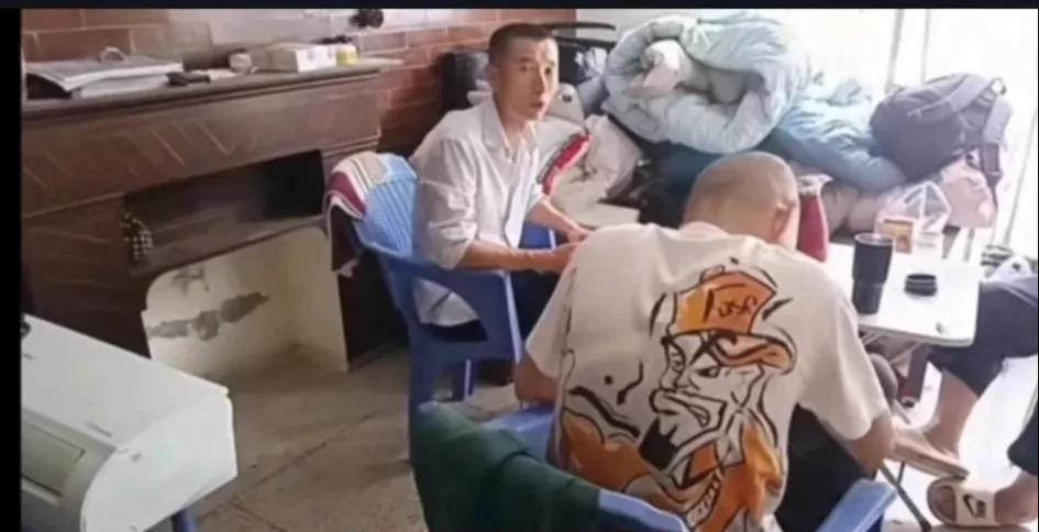 不容易，巴基斯坦的小五，在他老婆又一次问他要了钱，“离家出走”去了品地之后，有点