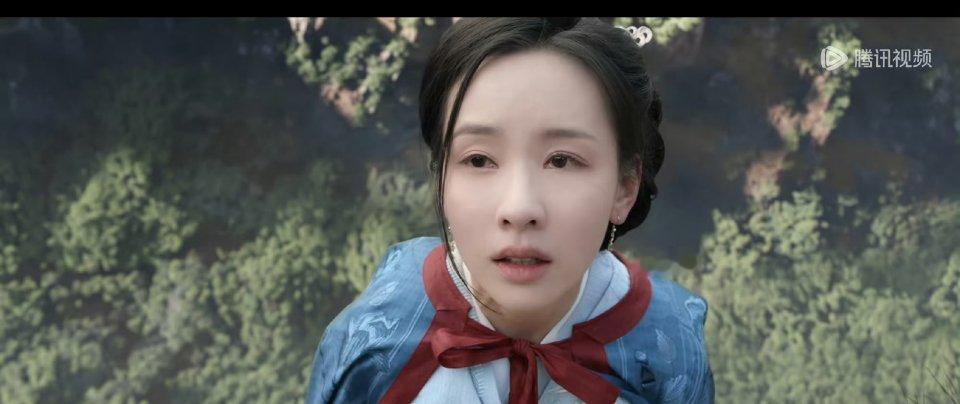 陈都灵是不是三角眼？她的眼睛我看着就怪怪的​眼窝凹陷好疲态。​​​
