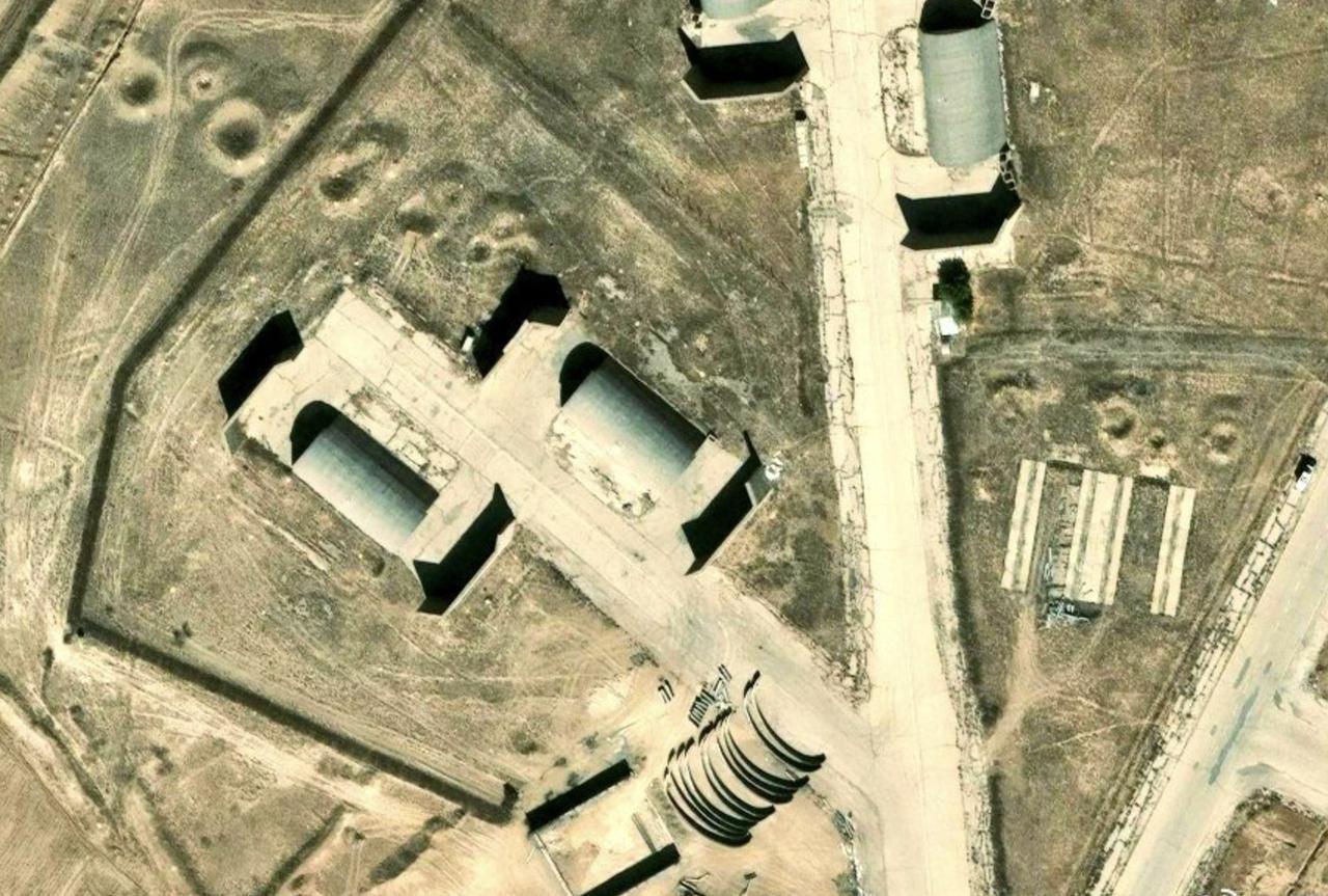 伊朗这是要买歼-10CE，还是要买苏-35？据卫星图显示，伊朗已经在哈马丹空