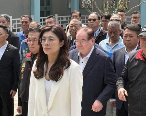 郑丽文访问当天，人民日报发出强烈警告，直指日本右翼！ 郑丽文落地的那一刻，《