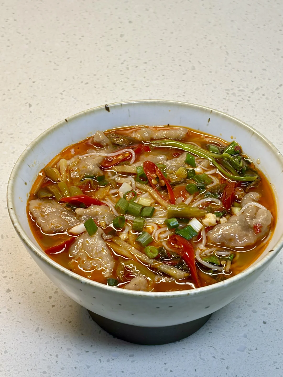 酸爽开胃的泡椒滑肉米线，附详细做法～