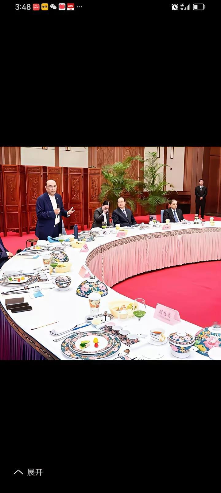 如果把这种国宴菜放到市场中来，估计很多人都只能看不想吃了吧，实在是填不饱肚子啊。
