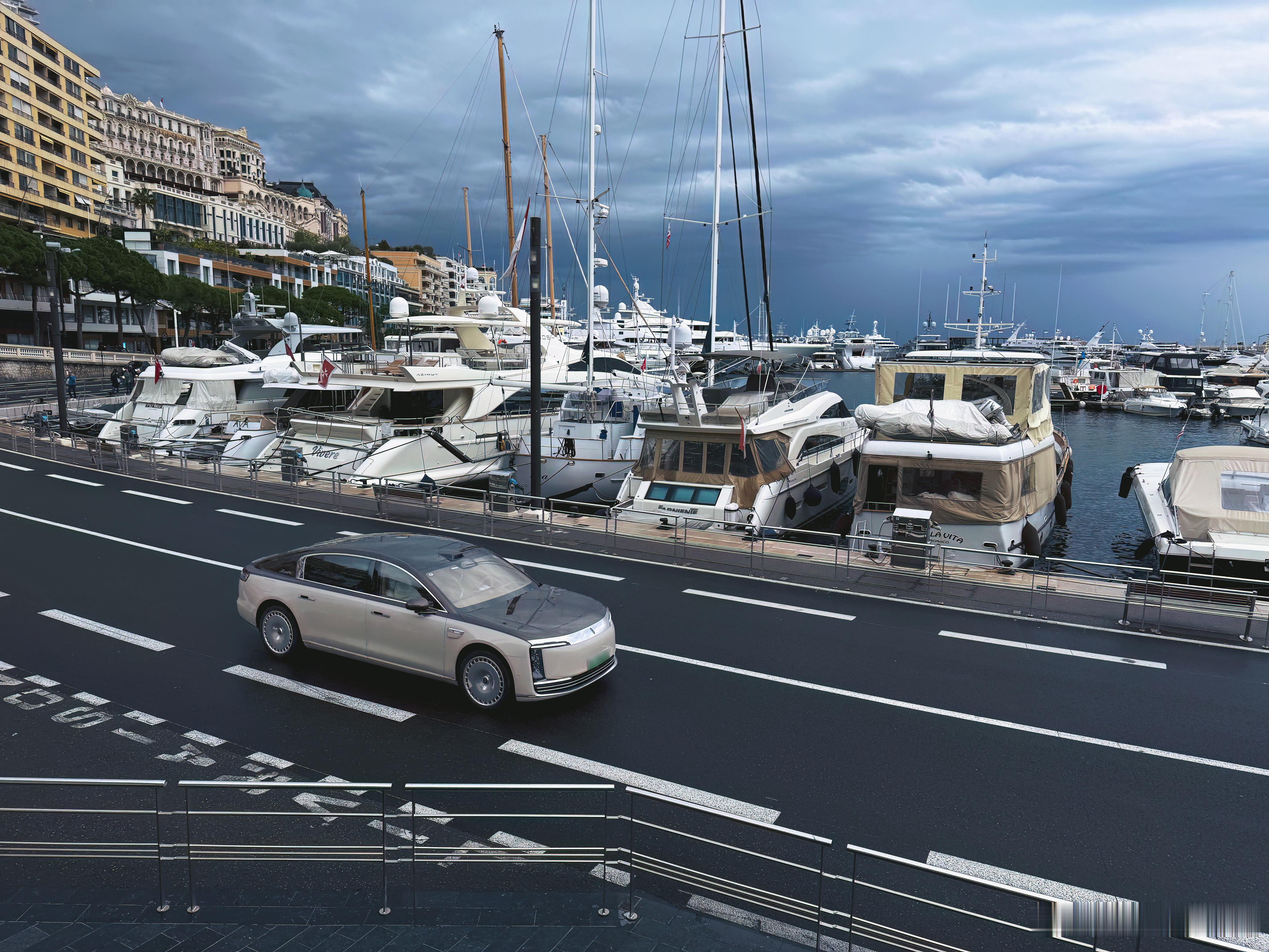 尊界12000公里穿越亚欧十国尊界S800历经12000公里亚欧穿越之旅，抵达