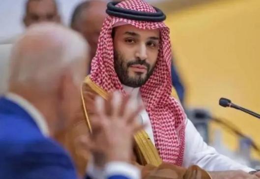 藏不住了！沙特、约旦、卡塔尔彻底不掩饰了，三国最高负责人亲自坐镇吉达，闭门开谈全