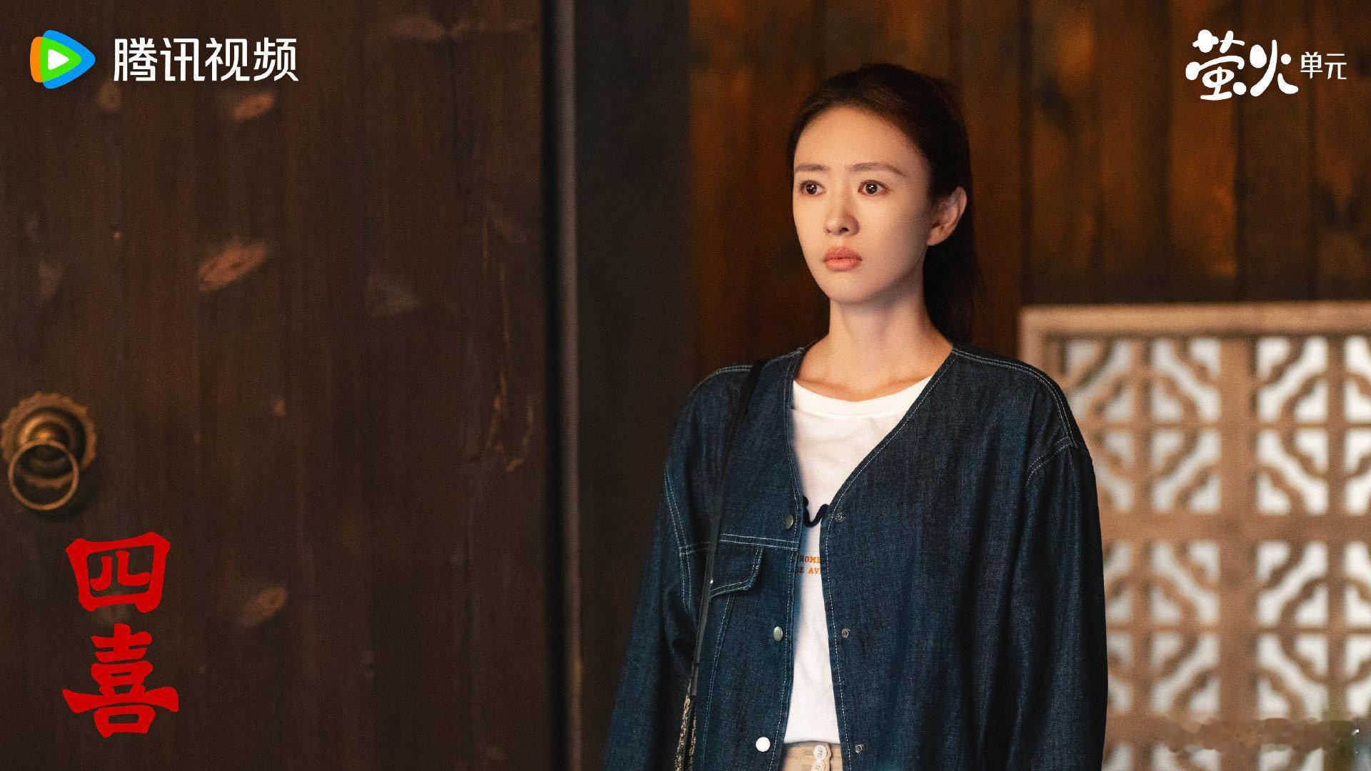 《四喜》里的毛豆性格超好圈粉无数，本以为上镜已够美，没想到现实中更惊艳，肤白脸小