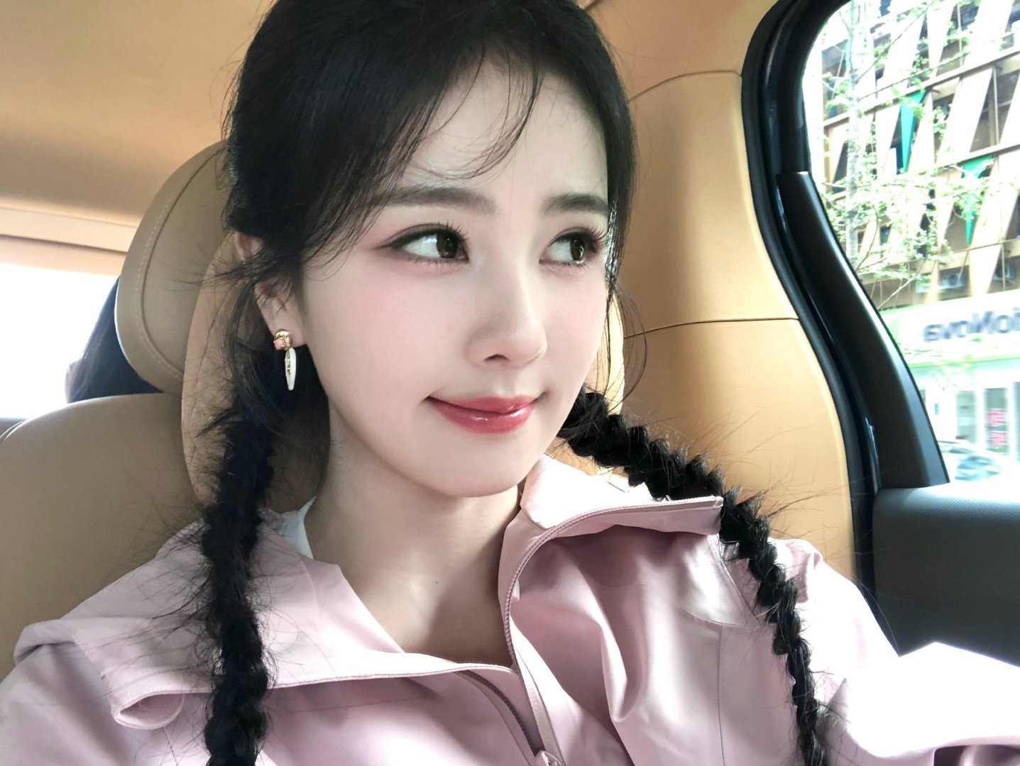 #白鹿#🍍#白鹿直播间被挤爆了#人气足足的​