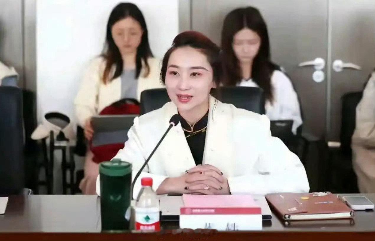 #北理工裴轶履历造假被查处#北理工这份通报落锤了，裴轶终于被解聘。一边在课堂制造性别对立，一边论文还