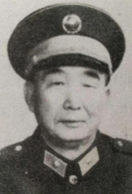 1962年，趁着一次汇报工作的间隙，雷英夫试探着向毛泽东开了口：“主席，您方才谈