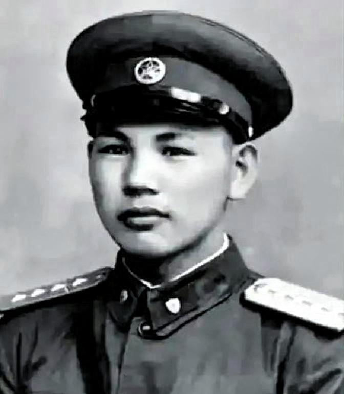 1945年的山东，八路军设下埋伏准备伏击日军，情报却出现偏差，原本预估只有三四