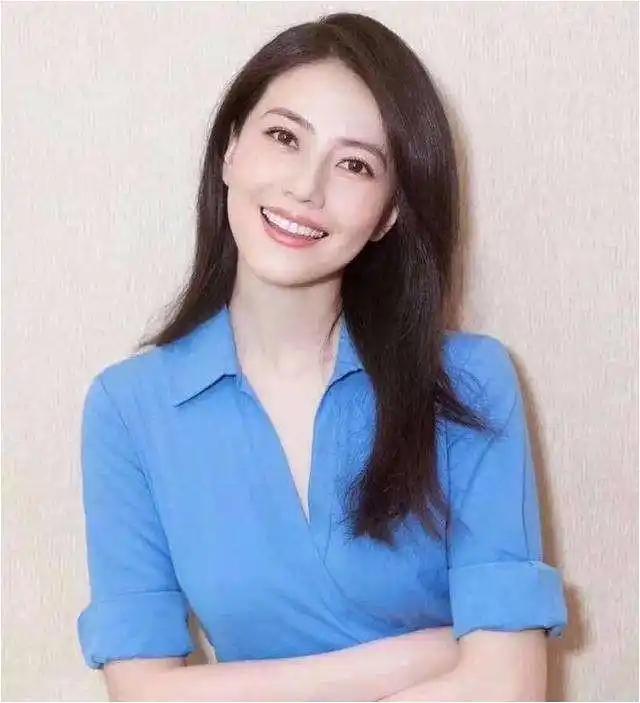 娱乐圈中迷人的女星有很多，有人喜欢刘亦菲的仙气飘飘，有人喜欢高圆圆的温柔大气，也