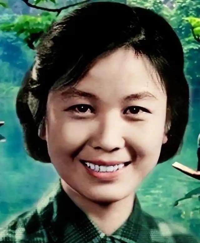 1968年，严凤英趁丈夫熟睡之际，悄悄走到床头柜前，将早已备好的100片安眠药一