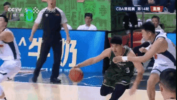 今晚广东队大胜南京队，值得贺喜。而且对广东队来说，还有更大的好事。一个是焦泊