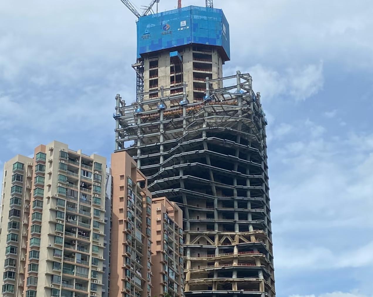 之前在深圳看到的，支撑柱歪的能受力吗？