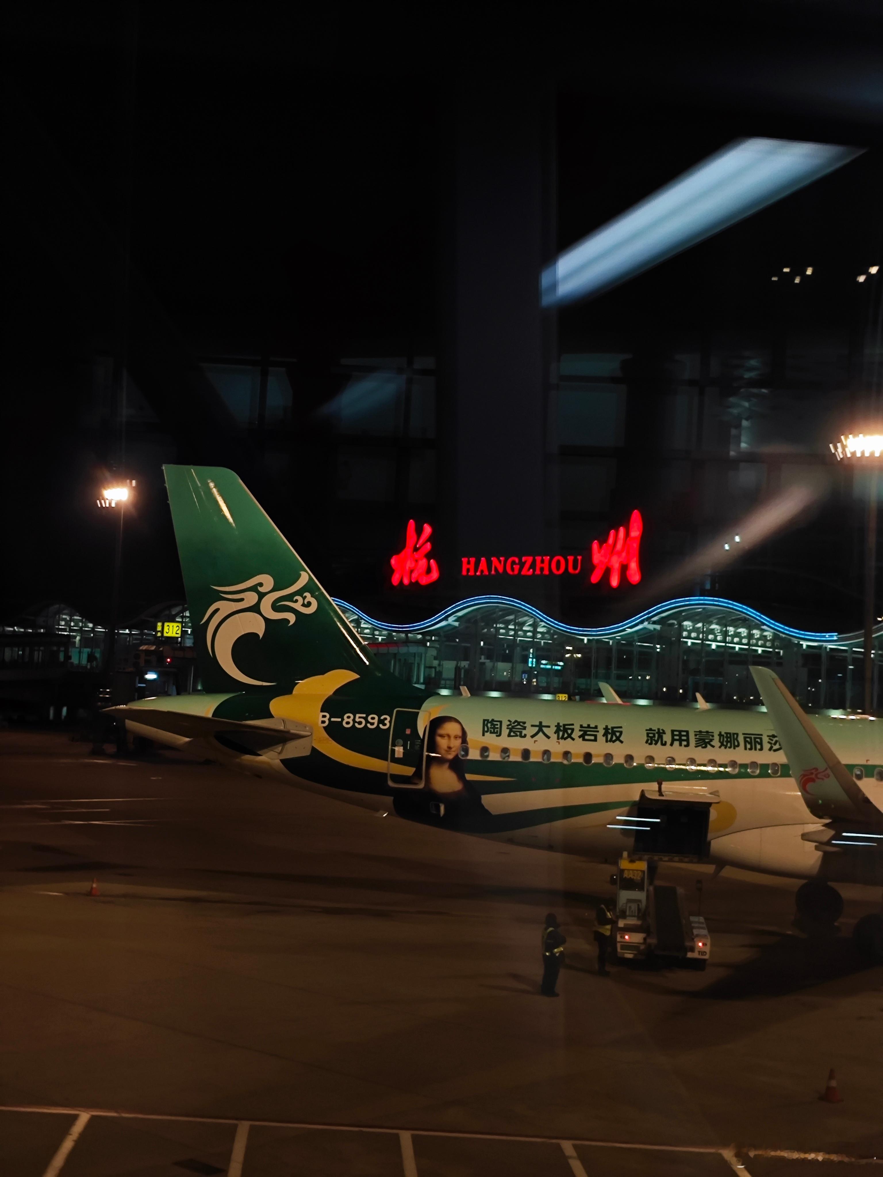 湿冷是魔法攻击，冻得脑袋疼，我还是更能抗西安的物理攻击刚才看见一个女孩穿着领克的