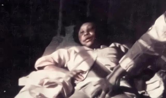 1937年，日军将18岁怀孕7个月的李秀英拖进了地下室，开始粗鲁地解她的衣扣。李