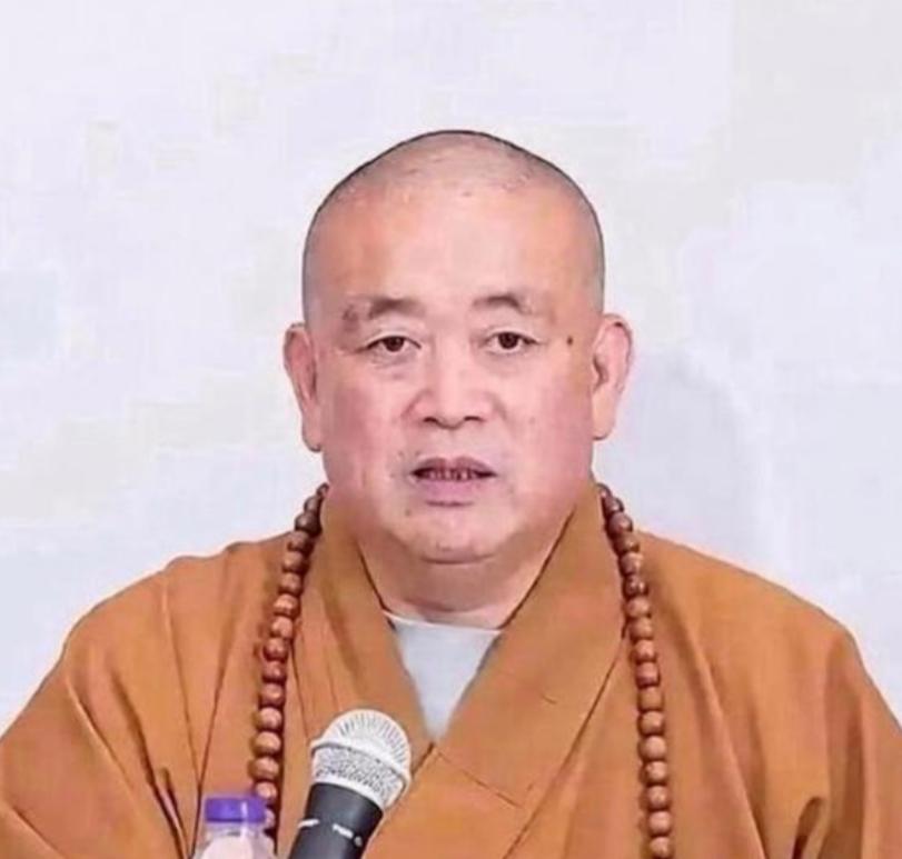 我问我一律师朋友：“释永信贪了快3个亿，才罚350万，这是不是也太少了?”朋友一