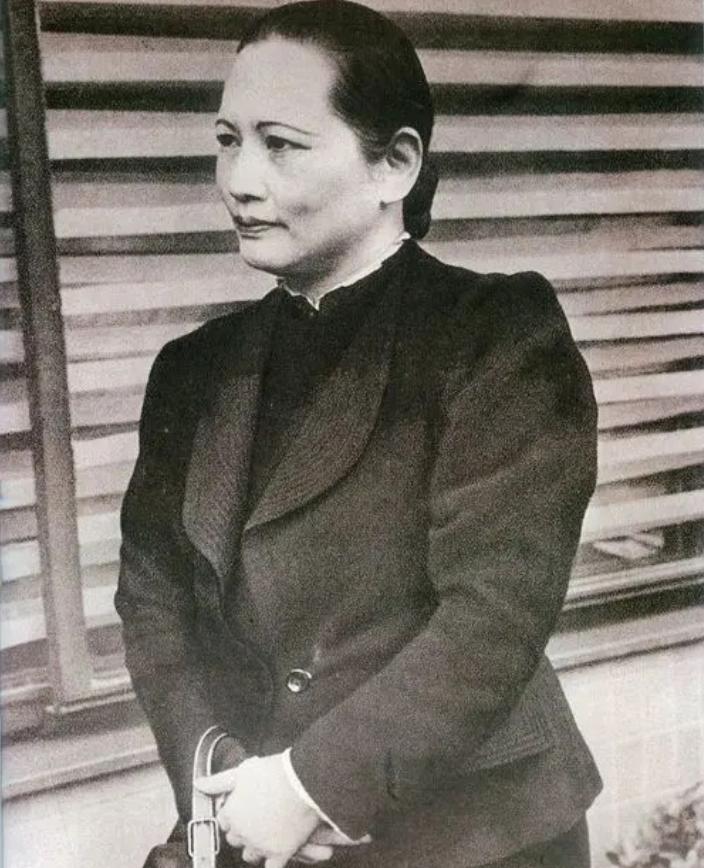 1969年春天，宋庆龄收到60万美元汇款，是弟弟死后分给她的遗产。可短短两个月