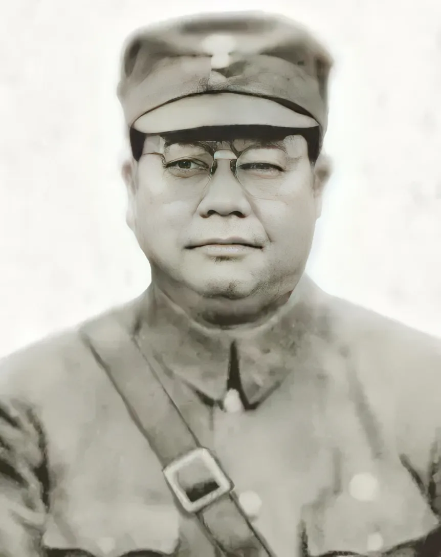1938年，桂军189师长俘虏了两名日军，看着日军矮小的身材，师长灵机一动，想到