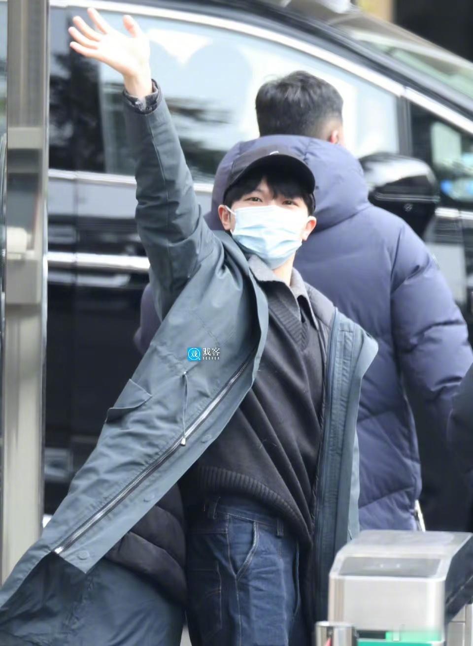 周深现身春晚联排周深现身春晚首次联排周深现身春晚联排了！！周深