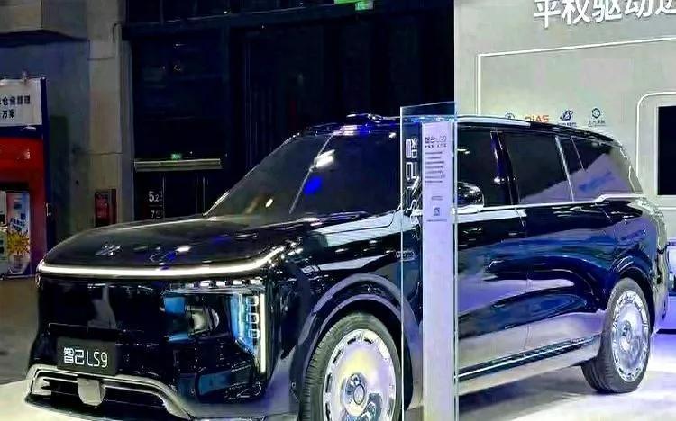 中国六大国有车企及旗下主要品牌：1，东风，岚图、奕派；2、一汽，红旗、天工；