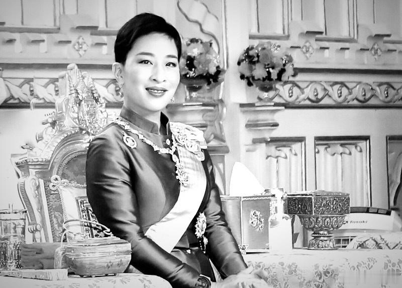哇集拉隆功国王和第二任前妻余瓦达的次子VacharaesornVivachar