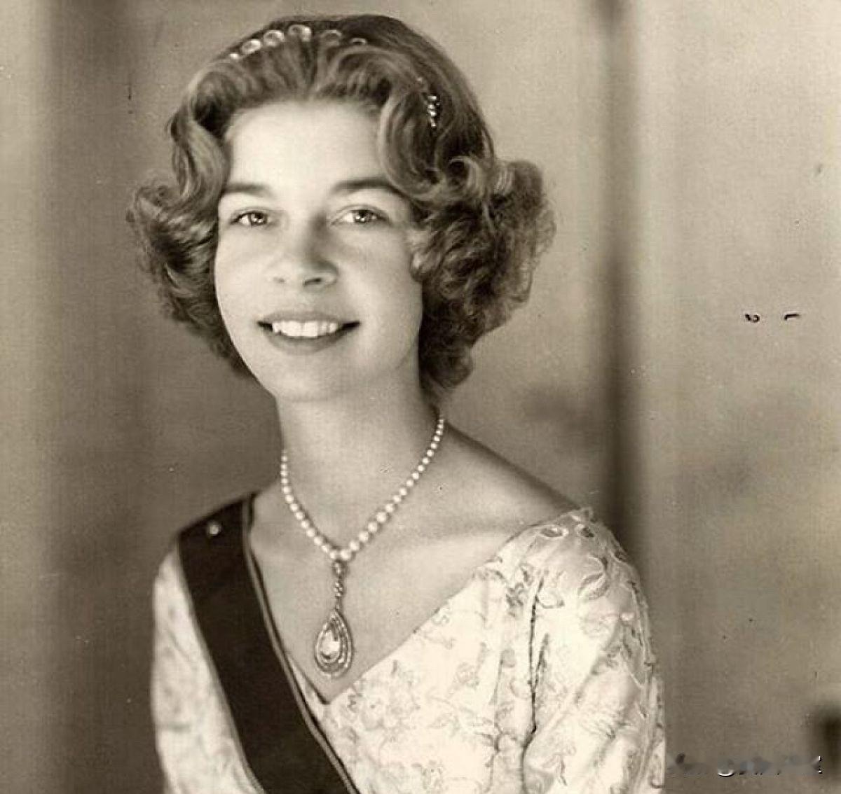 希腊王室发布！据王室官方消息：艾琳公主的葬礼将于当地时间1月19日12点举行，地